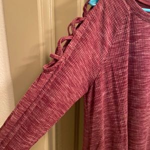 Super cute mauve long sleeved shirt
